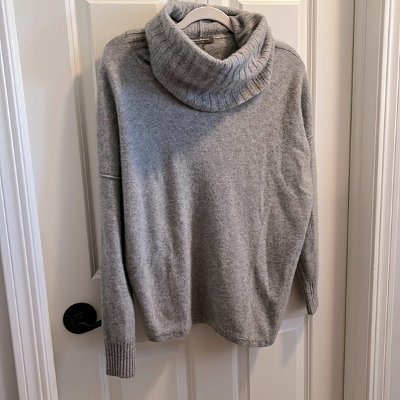Tommy Bahama Sweaters - CASHMERE!! Tommy Bahama Sweater (Women’s Large) in a Beautiful Gray…SO SOFT!!